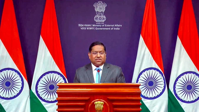 H-1B वीजा पर बढ़ी मुश्किलें, भारत ने अमेरिका से की समाधान की मांग