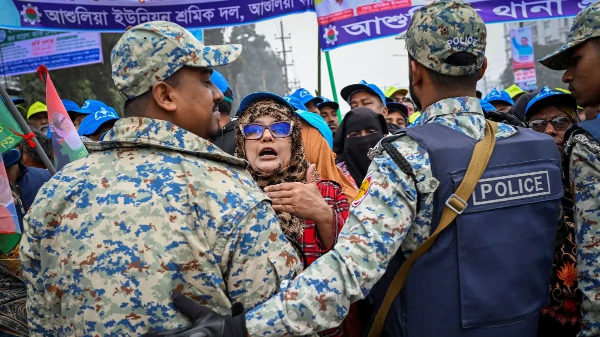‘बॉर्डर खोल दीजिए, जान बचानी है’- बांग्लादेश में फंसे हिंदुओं की भारत से अपील
