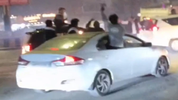 मेरठ: बेगमपुल में एबीवीपी कार्यकर्ताओं का हंगामा, थानाप्रभारी विजय राय लाइन हाजिर