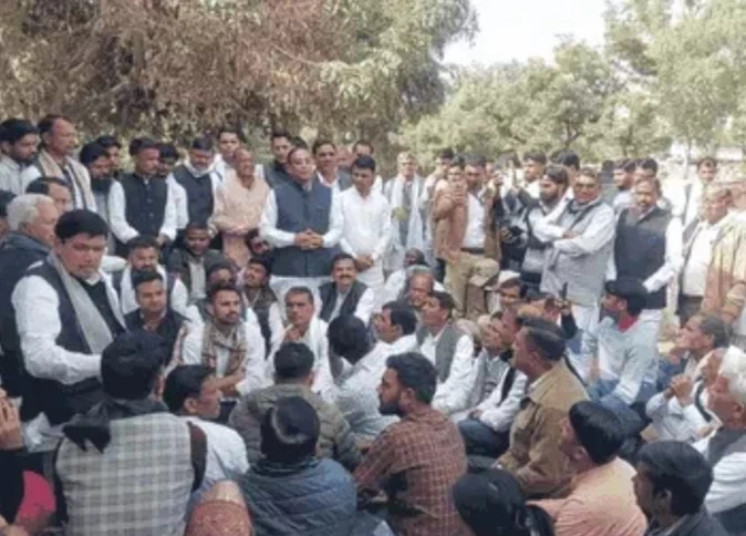 दौसा: डाक बंगले का मीटिंग हॉल बंद मिलने पर भड़के कांग्रेसी, अरावली बचाओ प्रदर्शन में हंगामा