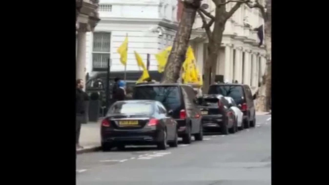 बांग्लादेश हिंसा के विरोध में लंदन उच्चायोग के बाहर प्रदर्शन, खालिस्तानियों ने डाली बाधा