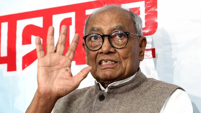 आरएसएस को लेकर दिग्विजय सिंह के बयान पर कांग्रेस में सियासी संग्राम