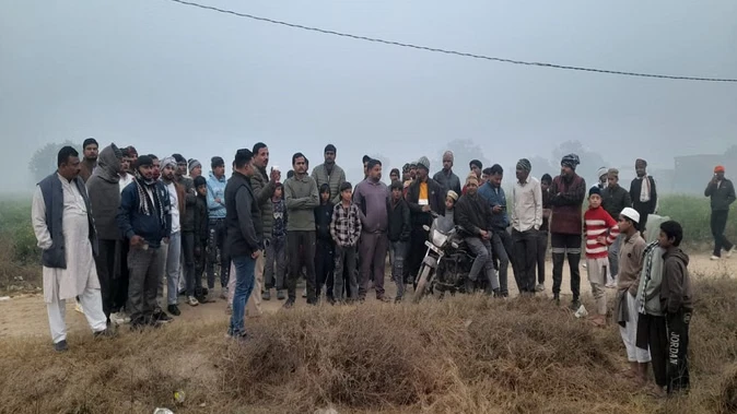 क्रिकेट खेलते समय विवाद भड़का, पथराव और फायरिंग में आठ लोग घायल