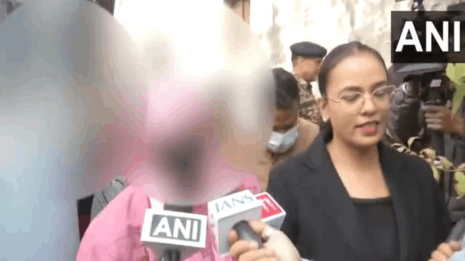 उन्नाव केस:: 'सुप्रीम' फैसले के बाद रोई पीड़िता, बोली- जारी रहेगी मेरी लड़ाई