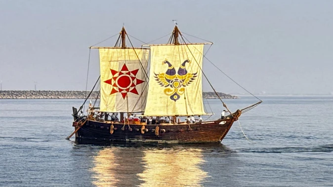 ओमान के लिए रवाना हुआ नौसेना का इंजन-रहित जहाज कौण्डिन्य