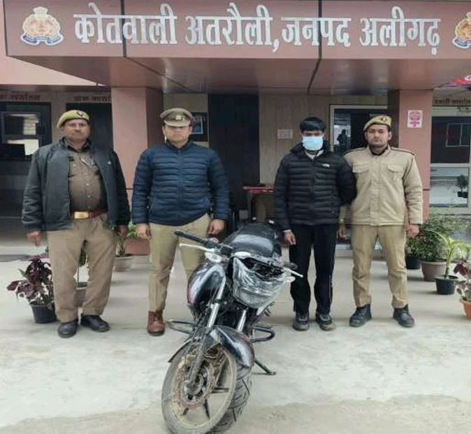 अलीगढ़: भाजपा कार्यकर्ता जेपी हिंदुस्तानी की कार पर गोली चलाने वाला गिरफ्तार