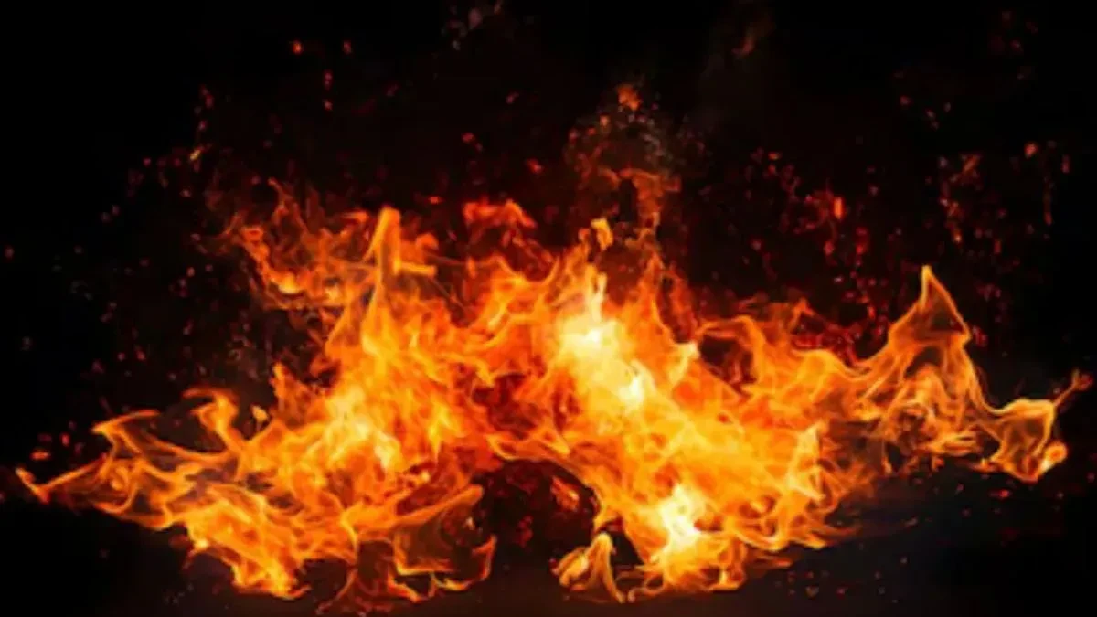 जयपुर: जेसीबी सर्विस सेंटर में भीषण आग, कई दमकल गाड़ियां मौके पर