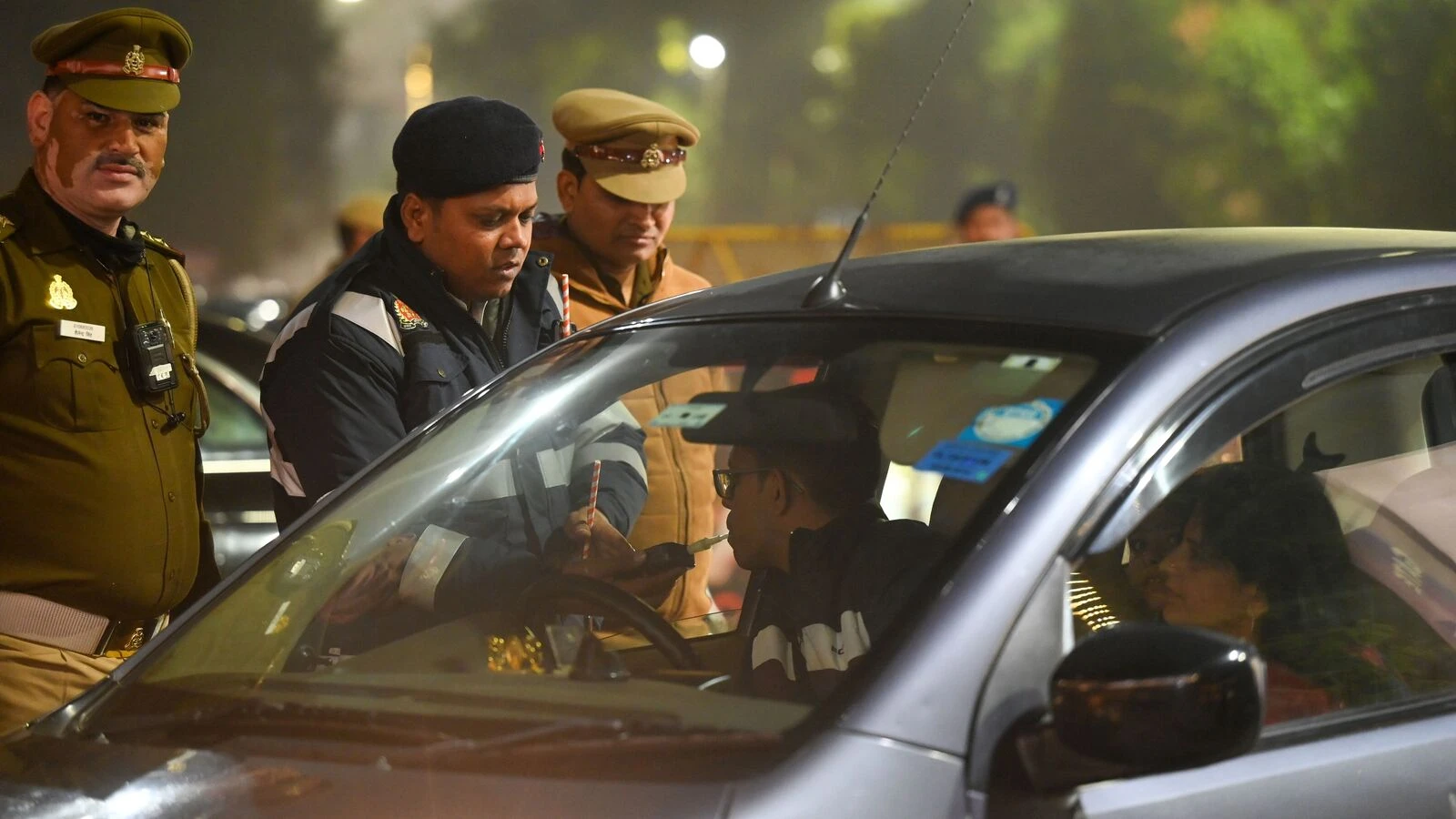 दिल्ली में नए साल पर सुरक्षा कड़ी, 20 हजार पुलिसकर्मी तैनात