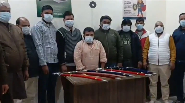 गाजियाबाद: हिंदू रक्षा दल के 10 सदस्य तलवार बांटने के आरोप में गिरफ्तार