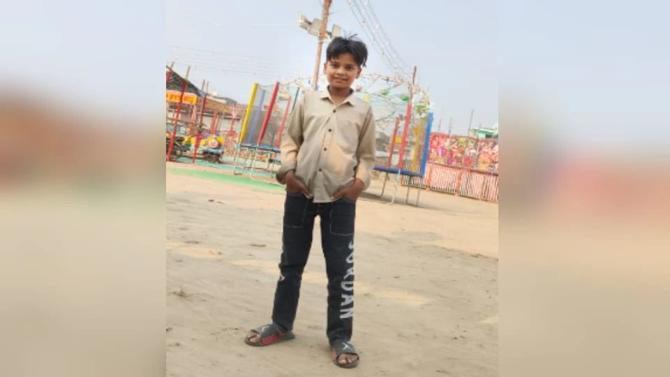 शामली में ओवरलोड गन्ना ट्रक हादसा, विद्युत तार गिरने से छात्र की मौत