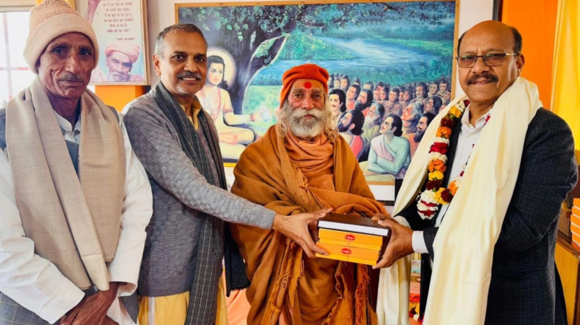 मुजफ्फरनगर: डीएम ने नववर्ष पर शुकदेव आश्रम में विद्यार्थियों को बांटे ऊनी वस्त्र और मिष्ठान