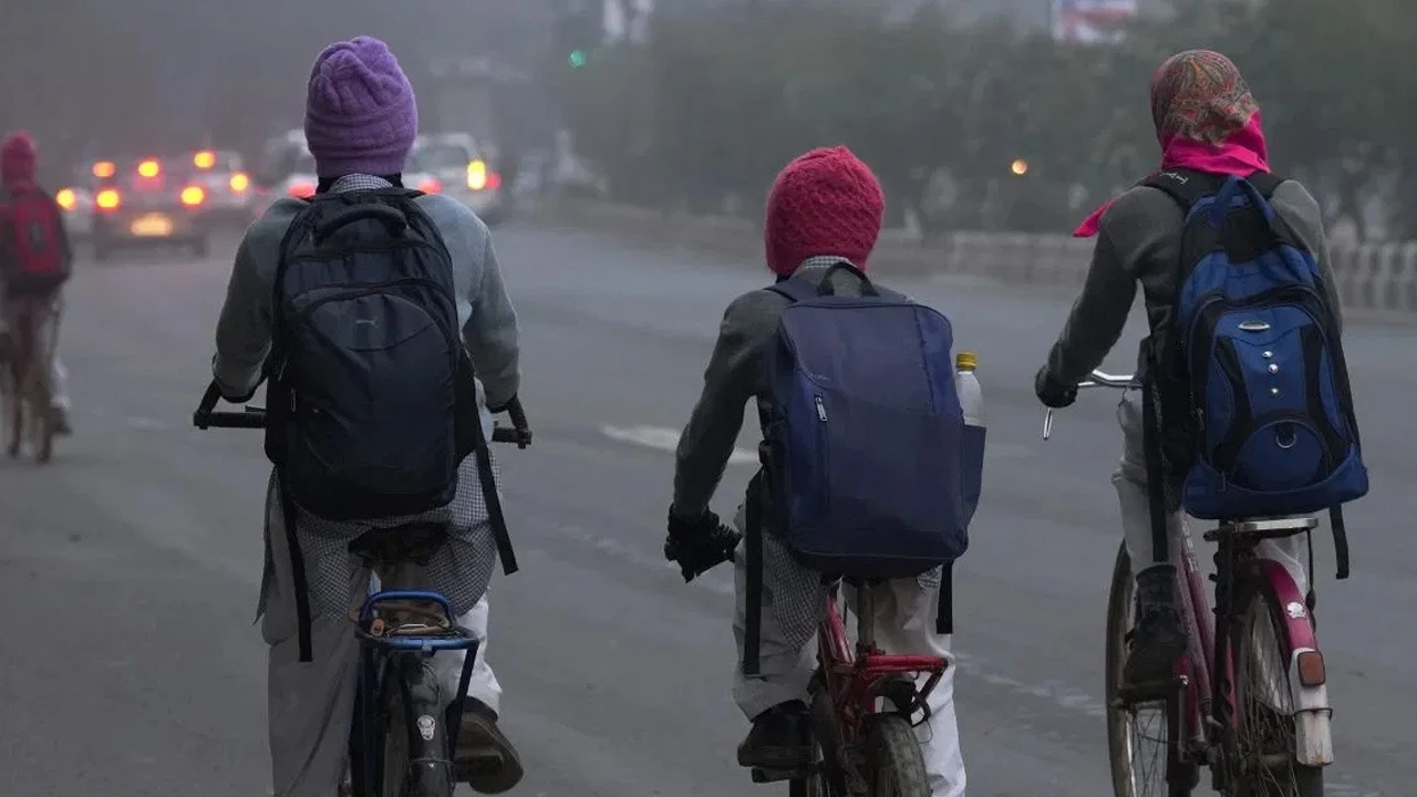 यूपी के माध्यमिक स्कूल 2 जनवरी से खुलेंगे, समय और अवकाश में बदलाव