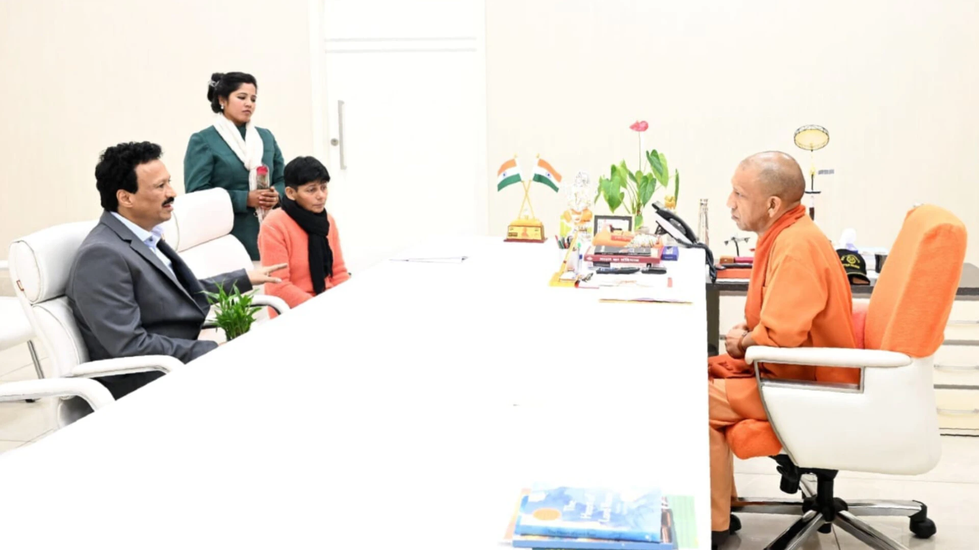 थैंक यू योगी अंकल… सीएम से शिकायत के 24 घंटे में मेजर की बेटी को मिला इंसाफ