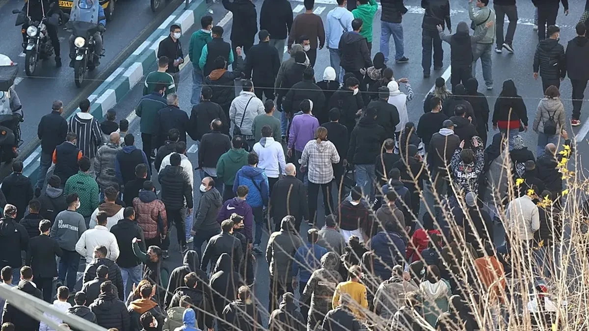 ईरान में महंगाई और गिरती मुद्रा के खिलाफ प्रदर्शन हिंसक, कई लोग घायल