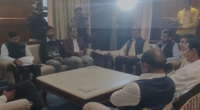 इंदौर में दूषित पानी से मौतों के बाद तनाव, प्रशासन ने बुलाई आपात बैठक