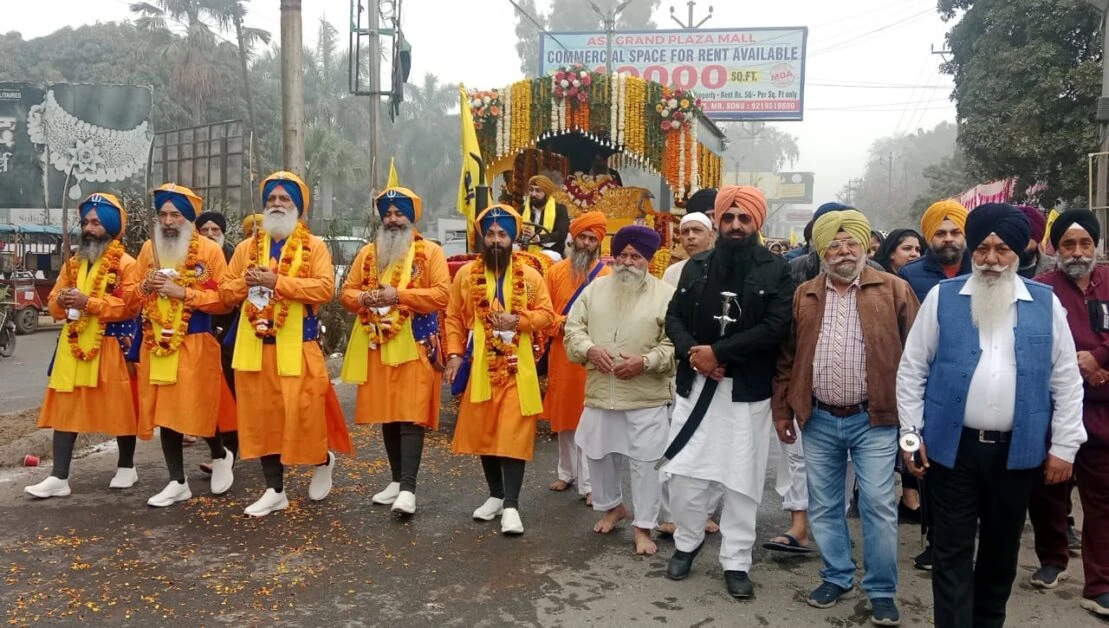 मुजफ्फरनगर में गुरु गोबिंद सिंह जी के प्रकाश पर्व पर निकाला भव्य नगर कीर्तन
