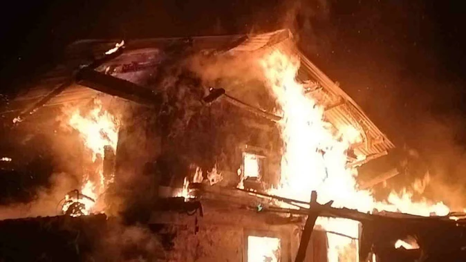 गुराड़ी में आग हादसा: तीन परिवारों के घर जलकर राख, पशुओं को नुकसान