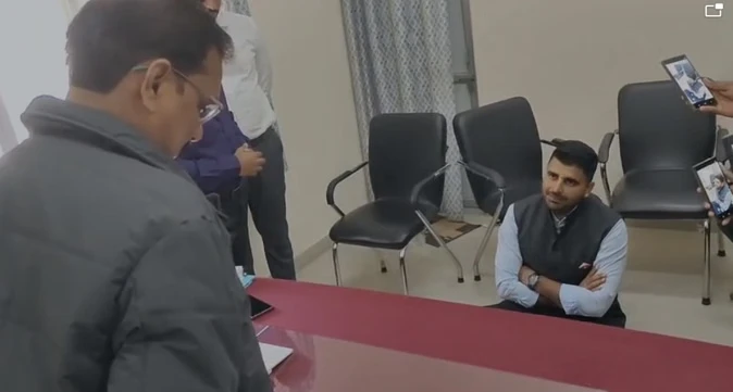 बाड़मेर में पेयजल संकट: विधायक भाटी ने धरना देकर अधिकारियों को जताया रोष