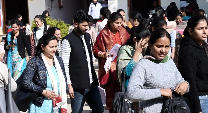 यूपी: सहायक अध्यापक भर्ती परीक्षा में सख्त सुरक्षा, मुख्य सचिव ने दिए दिशा-निर्देश