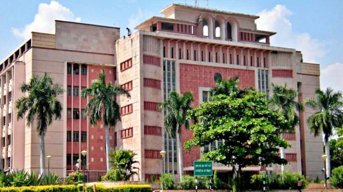 वन विभाग में बड़ा फेरबदल: नर्मदापुरम में अवैध कटाई के बाद 48 अधिकारियों के तबादले