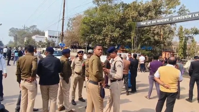 राजनांदगांव जिला न्यायालय में बम धमकी का मेल, परिसर खाली कर सुरक्षा बढ़ाई