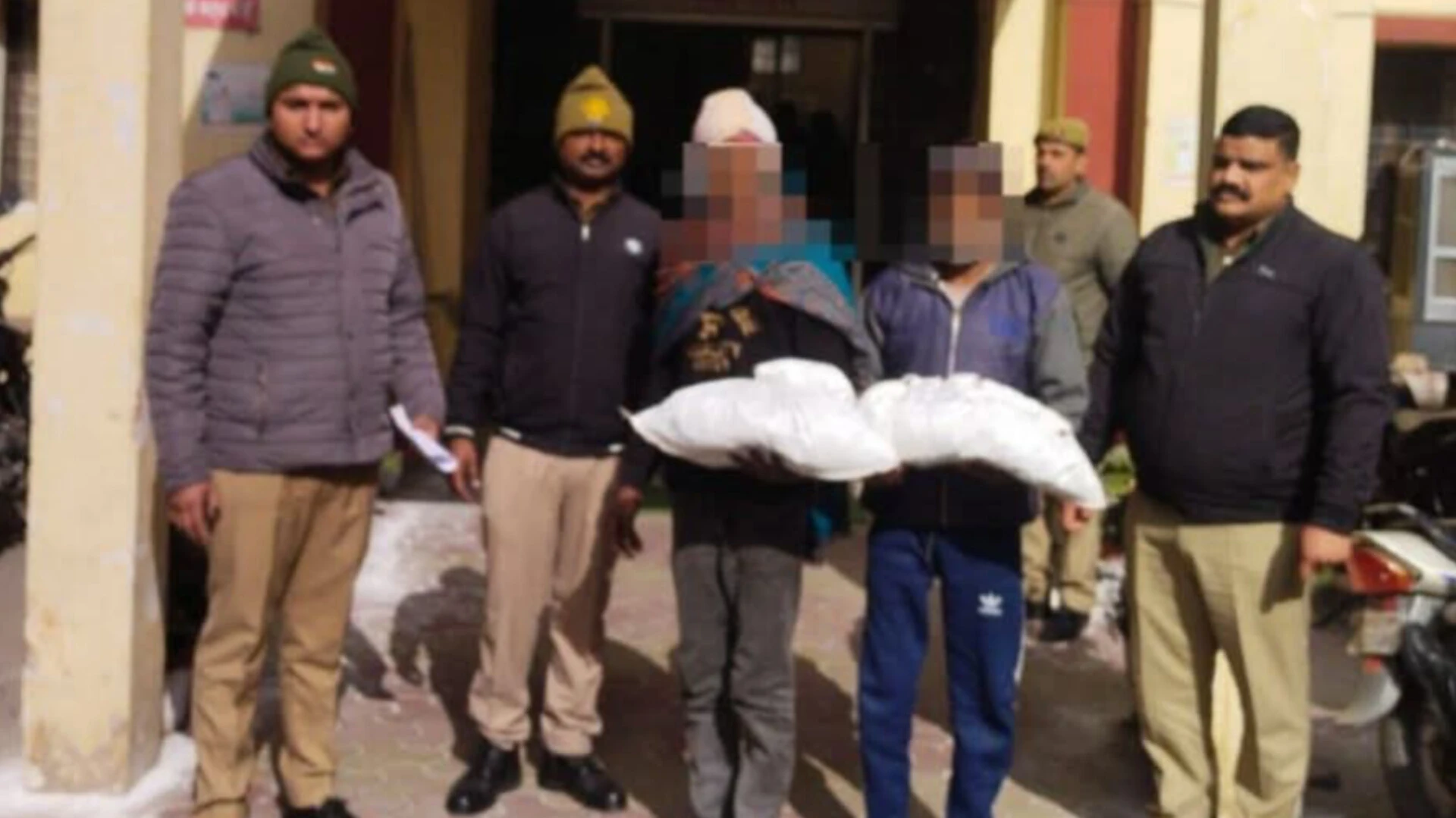 मुजफ्फरनगर: तीन लाख के गांजा के साथ महिला समेत तीन गिरफ्तार