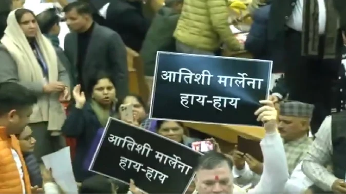 दिल्ली एमसीडी में गुरु तेग बहादुर पर विवादित टिप्पणी को लेकर हंगामा