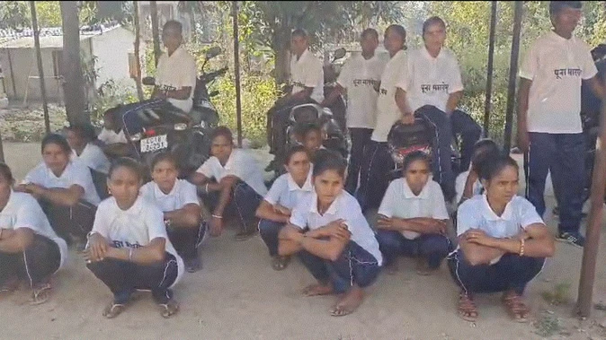 दंतेवाड़ा: 63 नक्सलियों ने किया आत्मसमर्पण, 18 महिला नक्सली भी शामिल