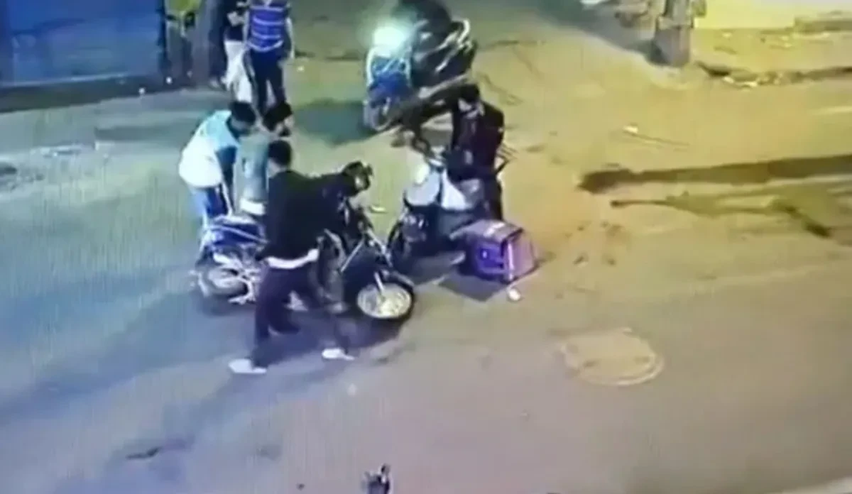 बेंगलुरु: जेप्टो राइडर पर हमला, चश्मदीदों ने बीच-बचाव कर रोका आगे का हमला