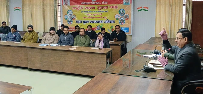 मवाना: सड़क सुरक्षा और एंबुलेंस व्यवस्था पर अधिकारियों ने दी जानकारी