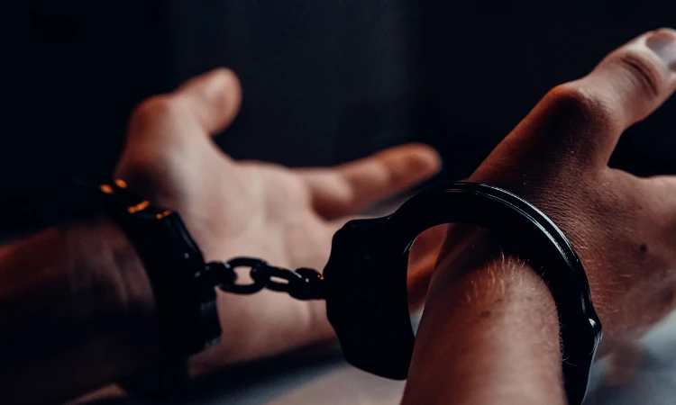 जुए के कर्ज में डूबे घरेलू सहायक ने मालिक के खाते से उड़ाए लाखों, शिमला से गिरफ्तार