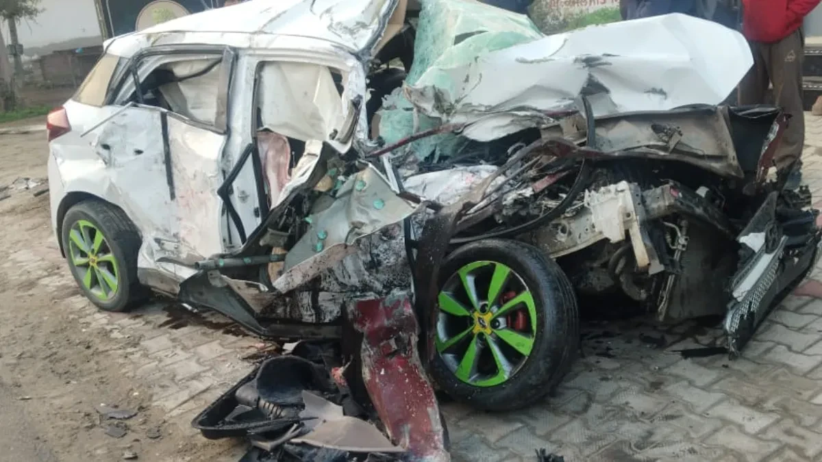 होशियारपुर में दर्दनाक सड़क हादसा: बस और कार की टक्कर में चार की मौत