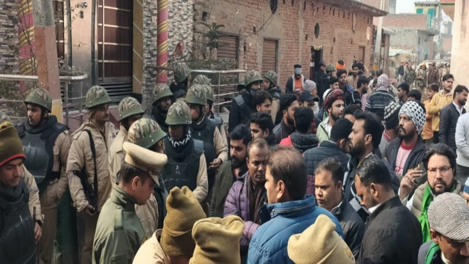 मेरठ: पत्रकारों के प्रवेश पर रोक, कपसाड़ में पुलिस और मीडिया के बीच तनाव