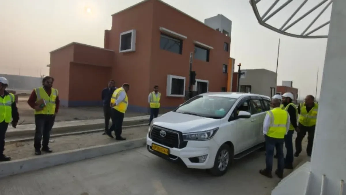 गंगा एक्सप्रेस-वे पर फास्टैग टोल का सफल ट्रायल, बदायूं में बिना रुके दौड़े वाहन