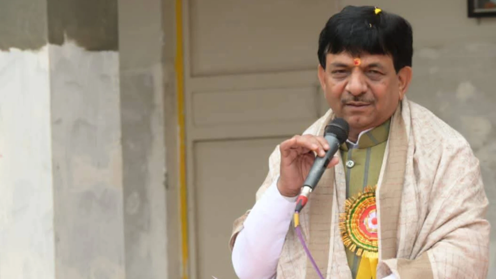 मंत्री कपिल देव ने शहर के प्रमुख मार्गों पर स्ट्रीट लाइट व पोल रिफ्लेक्टर लगाने के दिए निर्देश