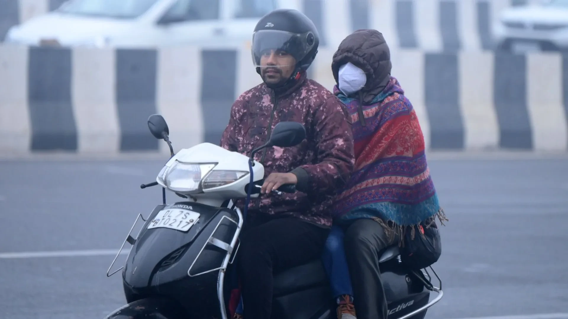 दिल्ली में कड़ाके की ठंड का कहर: तापमान 2 डिग्री तक गिरने के आसार