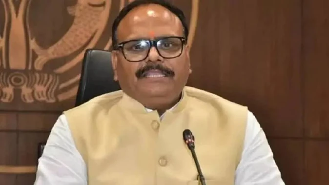 यूपी में 17 लापरवाह डॉक्टर बर्खास्त, कई पर विभागीय कार्रवाई