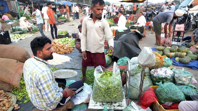 खुदरा महंगाई तीन महीने के उच्च स्तर पर, खाद्य मुद्रास्फीति अभी भी नकारात्मक