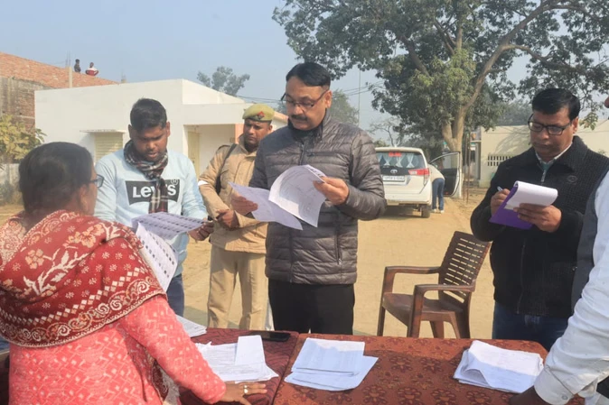 यूपी में वोटर लिस्ट पर सपा और चुनाव आयोग आमने-सामने