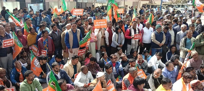 रांची: दो मासूम बच्चों की बरामदगी नहीं, भाजपा ने एसएसपी कार्यालय के बाहर दिया धरना