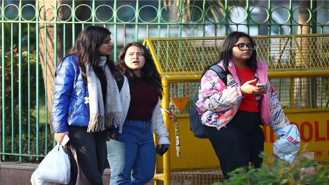 दिल्ली में शीतलहर का कहर: न्यूनतम तापमान 3°C, ऑरेंज अलर्ट जारी