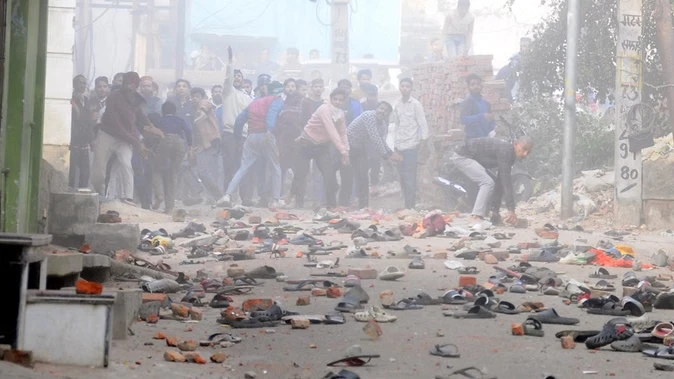 संभल हिंसा: सीओ अनुज चौधरी समेत पुलिसकर्मियों पर एफआईआर दर्ज करने के आदेश