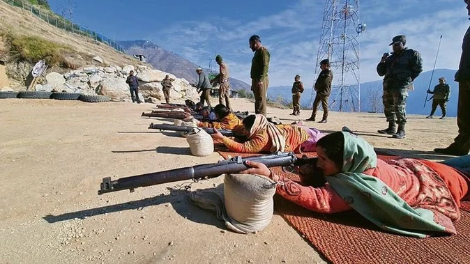 आतंकवाद के खिलाफ महिला शक्ति: जम्मू-कश्मीर की वीडीजी बनीं गांवों की ढाल