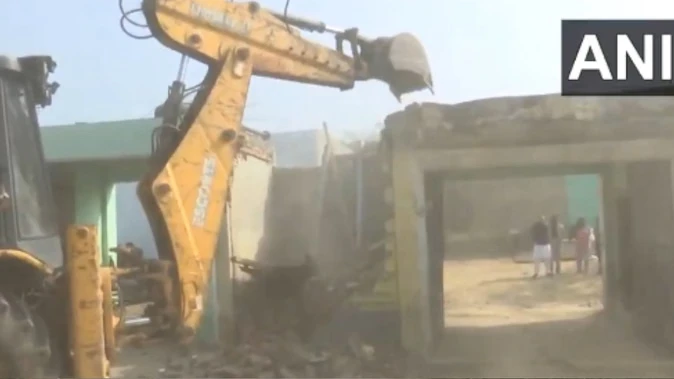 संभल में अतिक्रमण के खिलाफ चला 'पीला पंजा', 19 बीघा को कराया मुक्त