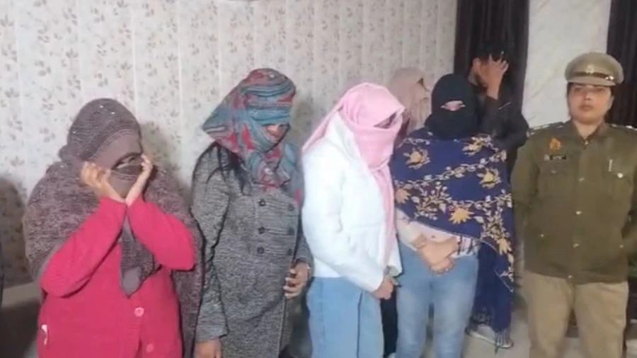 मेरठ: स्पा सेंटर की आड़ में हाईटेक सेक्स रैकेट का भंडाफोड़