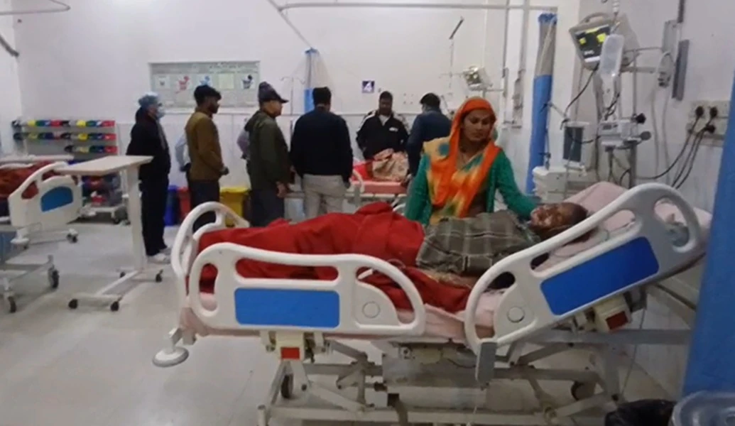 भरतपुर में हाईटेंशन लाइन गिरने से बड़ा हादसा, 20 लोग झुलसे