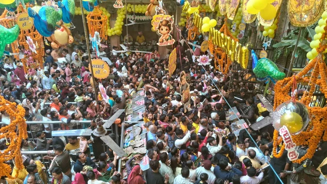 बांकेबिहारी मंदिर में 23 जनवरी से शुरू होगी 40 दिवसीय होली, तैयारियों में जुटे सेवायत