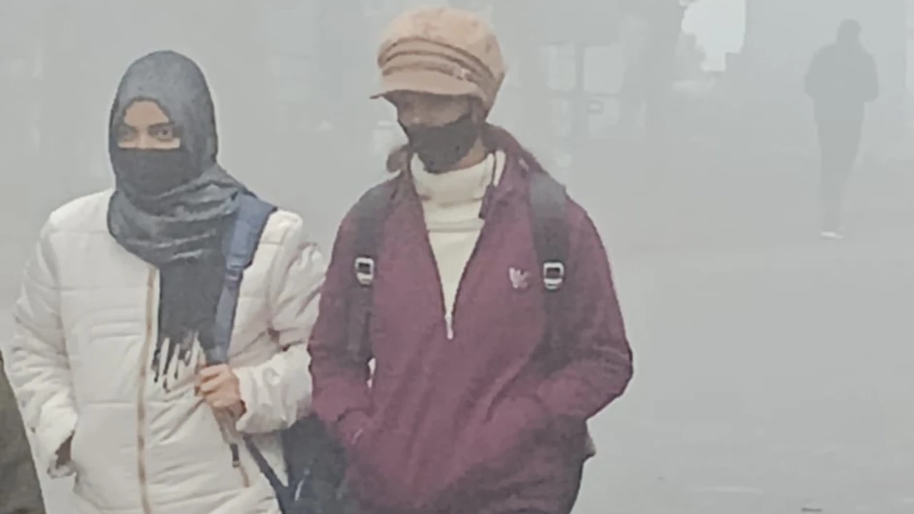 बरेली में बर्फीली ठंड का कहर, कक्षा आठ तक के स्कूल 17 जनवरी तक बंद