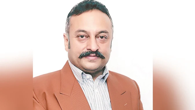 अफसरों को लेकर विवाद बढ़ा, शिक्षा मंत्री ने विक्रमादित्य का किया समर्थन