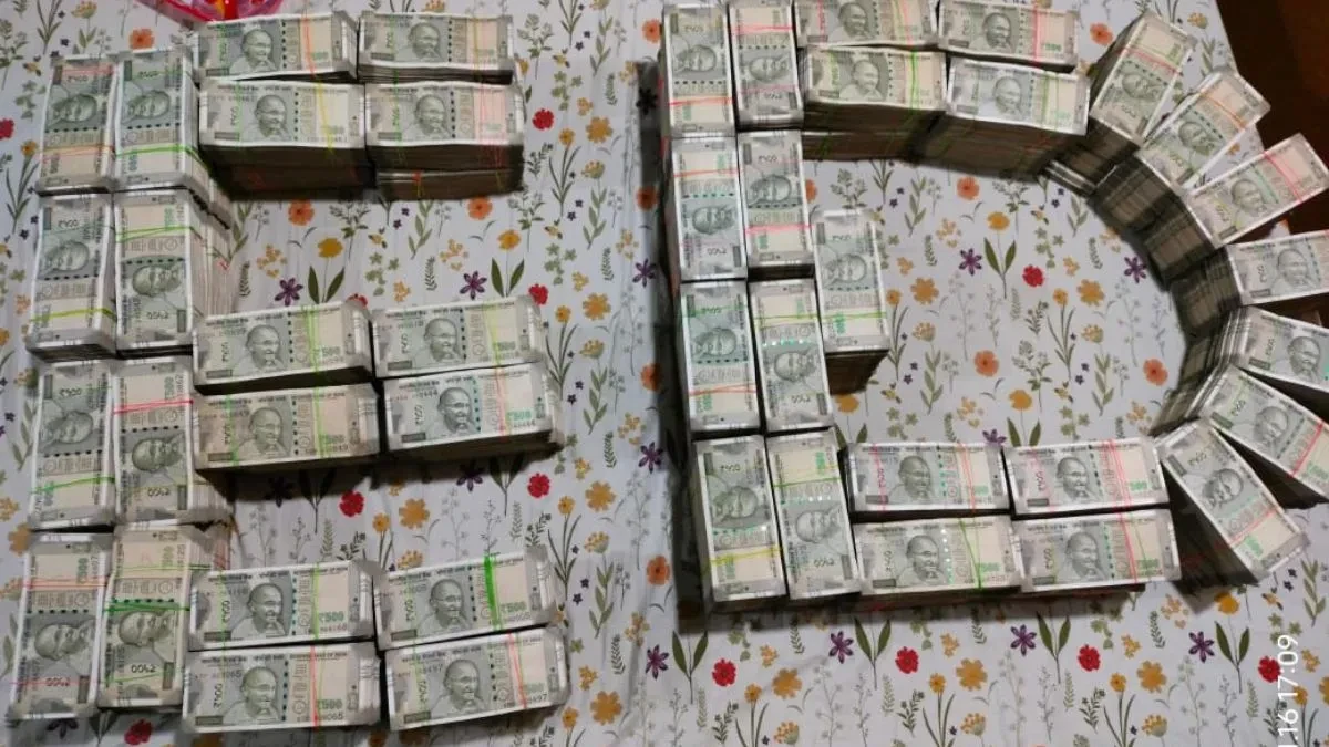 गांजाम में बीजद नेता के घर ईडी का छापा, अलमारी में नोटों के बंडल बरामद